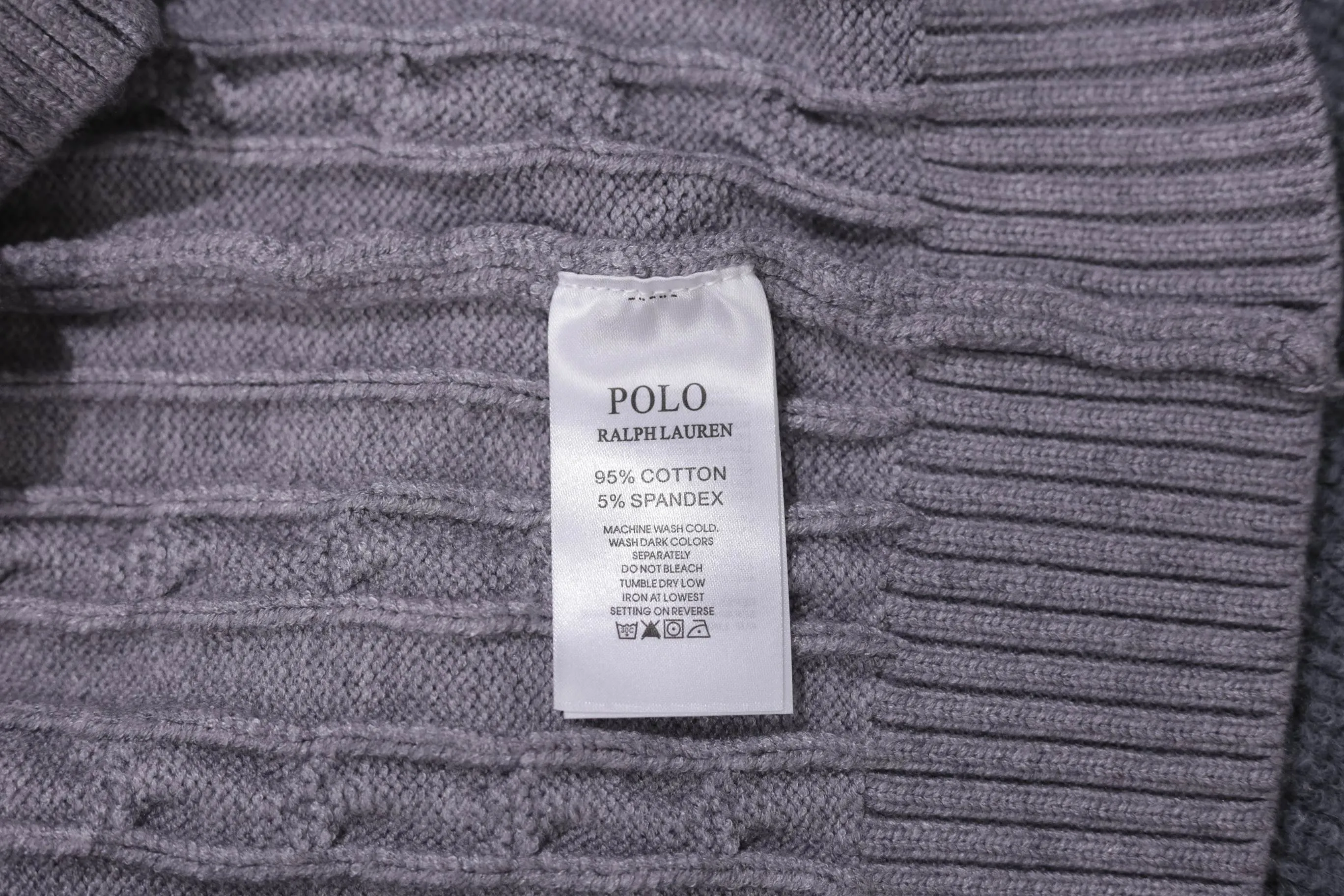 P300 style number D06) 2025 Ralph Lauren #ootddailywear #秋winter sweater #knitwear wear #ralph lauren sweater #can be worn by both men and women. Finally, after the Ralph men's twist sweater full-zip bra top is available, it is finally here. The most popular sweater full-button bra top is a limited edition every year. There will not be many styles in the store! Ralph Lauren Men's Button Twist Open Chest Sweater [The shape is really nice. It can be worn alone or as a jacket. It can also be worn with a shirt underneath ~ 100% pure cotton #Practical wear. Colors, white, navy blue, khaki, gray, size S to XL